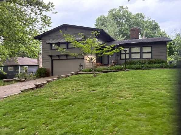 5902 W 77th Ter, Prairie Village, KS 66208