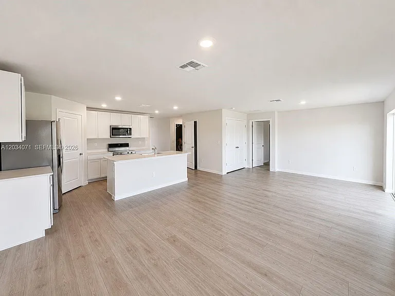 544 Ilaria Ct — Photo 7