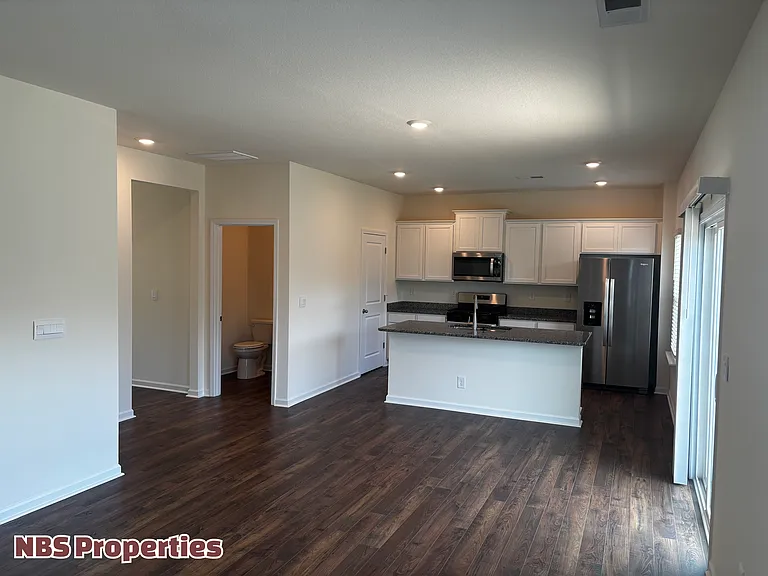 935 Utopia Ln — Photo 7