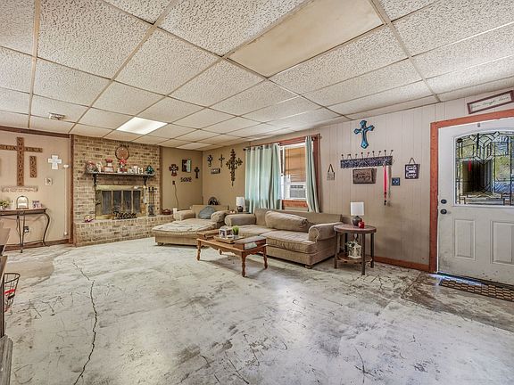 5th image of 609 E Labadie Ave
