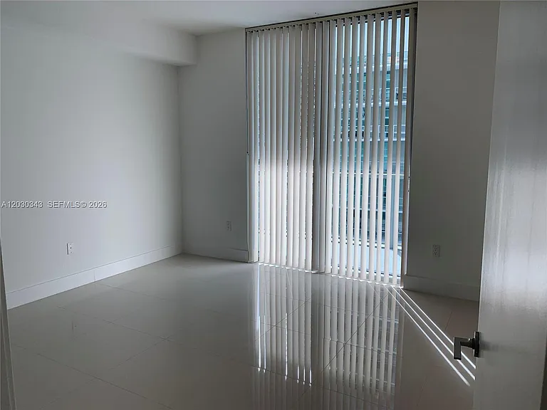 1111 SW 1st Ave #1815 — Photo 7
