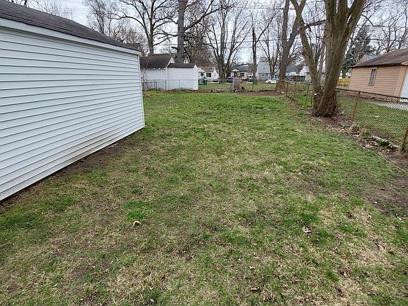 4th image of 1154 E Meyers Ave