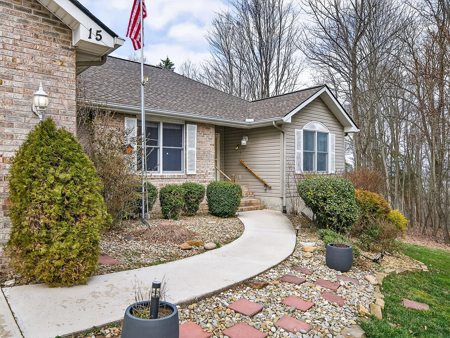 3 bed, 1905 sqft, $2,200 — Photo 3