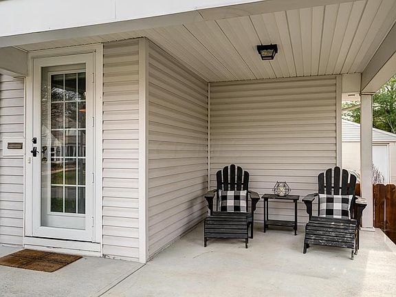 2nd image of 3068 Woodbine Pl