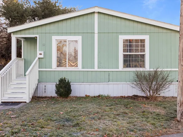 32 Nuclear Ln #32, Richland, WA 99354