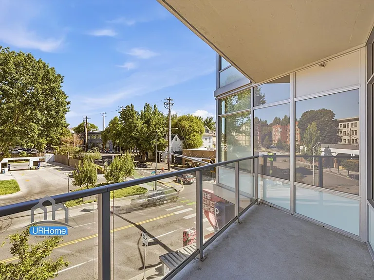 1926 W Burnside St #202 — Photo 25