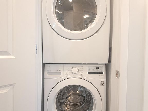 4th image of 336 Warren St #4