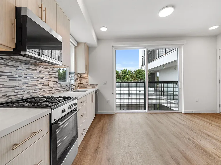 Vantage Mar Vista — Photo 39