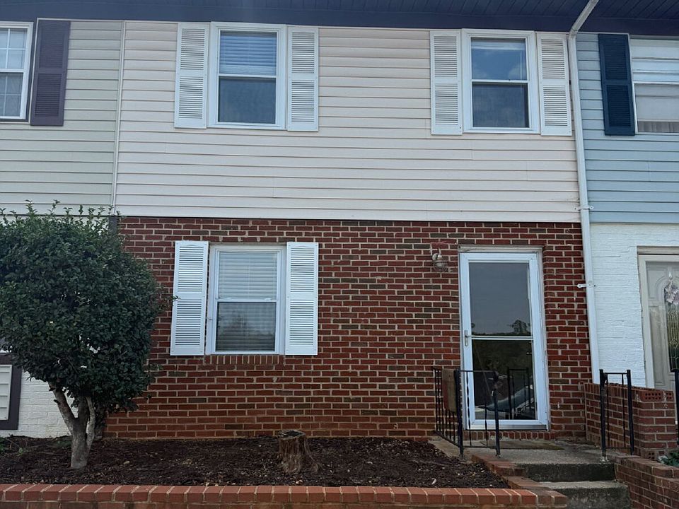 1st image of 207 Belle Terre Dr