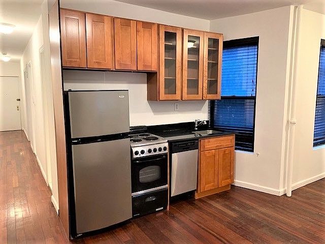 1st image of 226 E 53rd St #3B2