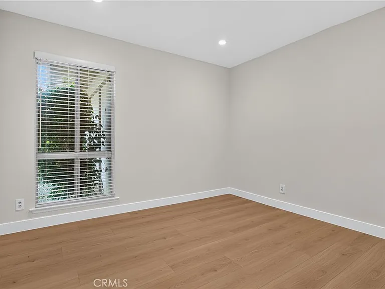 9624 Swinton Ave — Photo 13