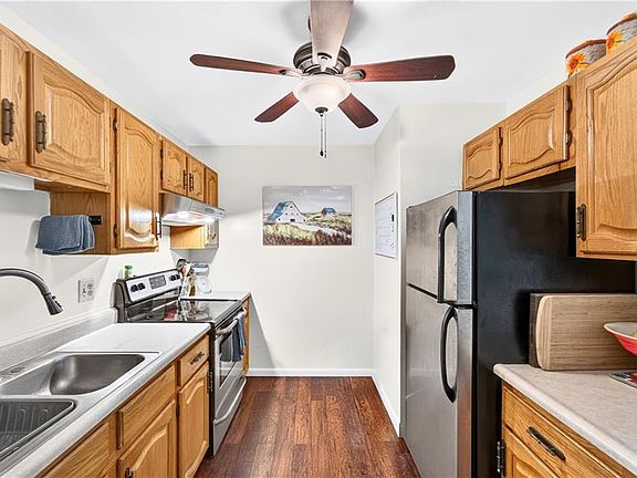 4th image of 34 Village Ct #34