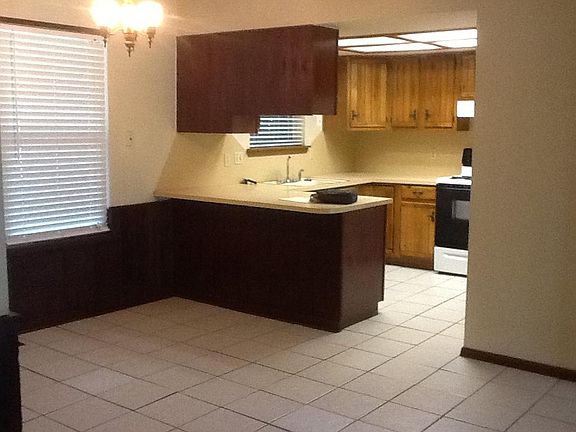 Dining area/kitchen