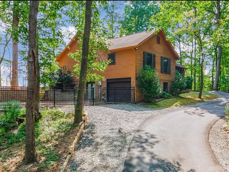 318 Wellington Dr — Photo 27