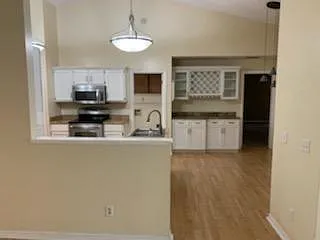 1101 Ontario Ct — Photo 6