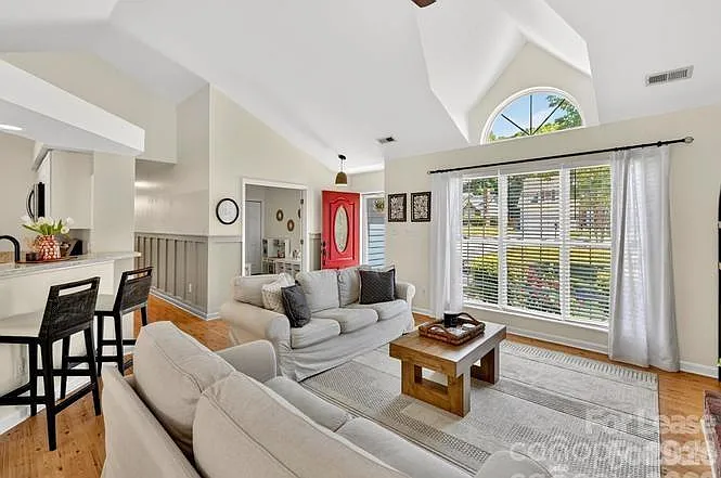 4131 Huntmeadow Dr — Photo 14