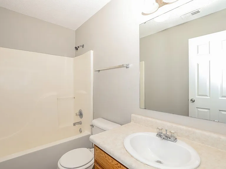 8020 Lake Tree Cir — Photo 16