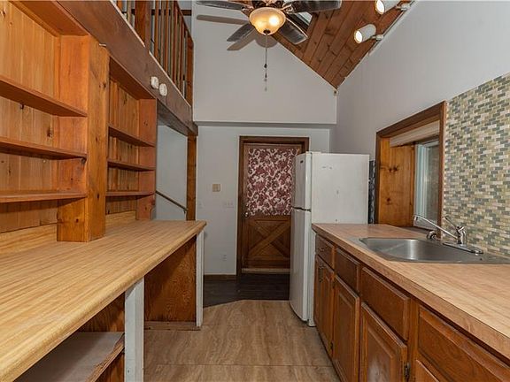 5th image of 657 South St APT A