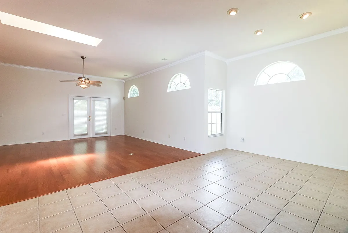 Building Photo - 6202 NW 36th Dr