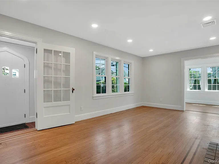 92 Hillside Ave — Photo 5