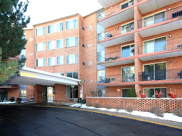 18 E Old Willow Rd APT 105N, Prospect Heights, IL 60070