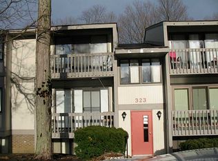 323 Ridge Point Cir APT 31, Bridgeville, PA 15017