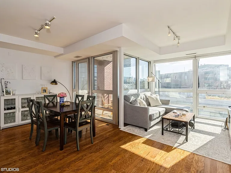 744 W Fullerton Ave #404 — Photo 7