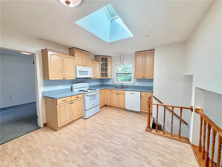 1160 Brentwood Ave — Photo 12