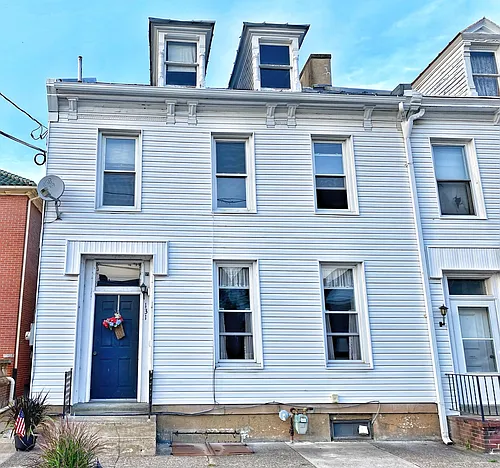 131 E Market St #102 Photo 1