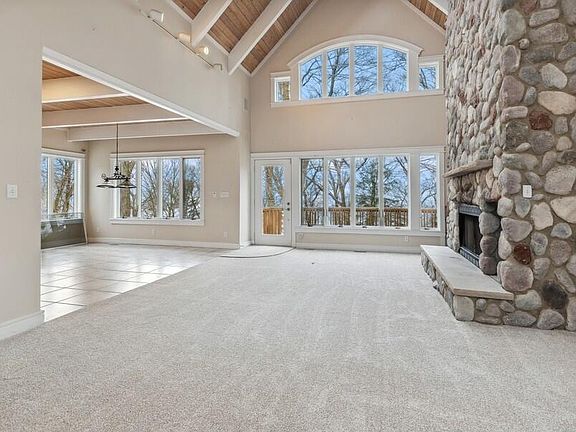 4th image of 12551 Summit Dr