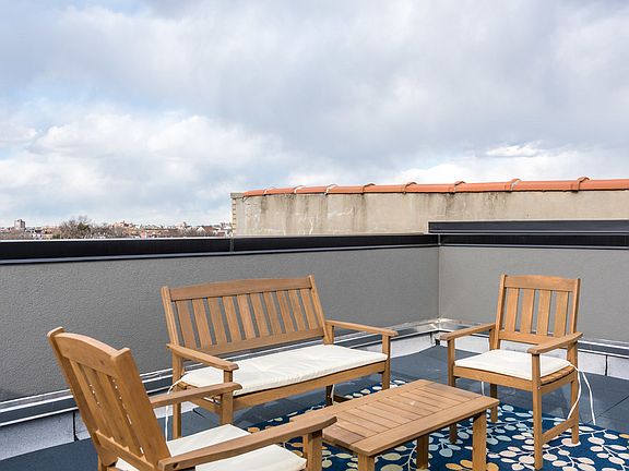 3rd image of 860 Macon St #2B