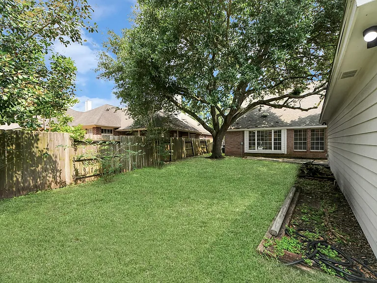 7130 Glenwood Dr — Photo 4