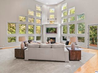 22105 Riverside Dr, Elkhorn, NE 68022