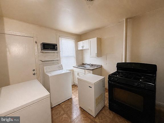 4th image of 1546 N Carey St