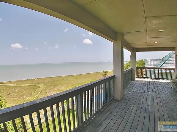 1514 N Shore Dr, Port Isabel, TX 78578