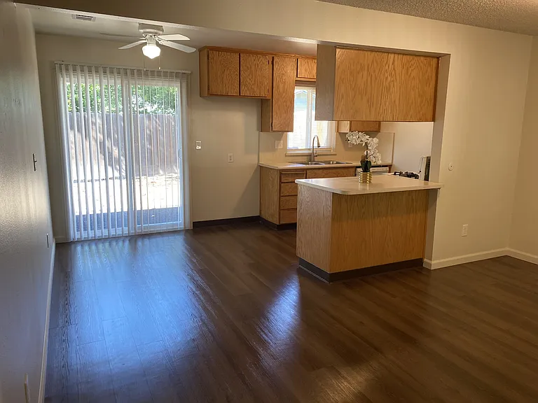 1713 E Rumble Rd — Photo 3