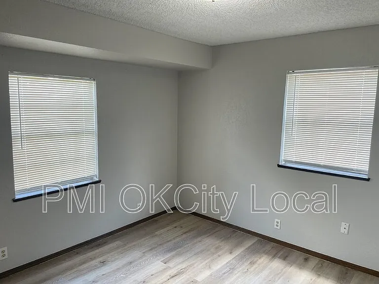 2325 N Redmond Ave — Photo 9