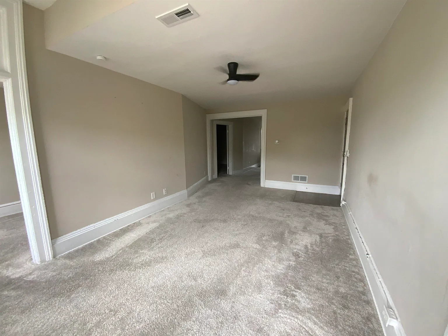 3 bed, 1.0 bath, 926 sqft, $1,500 — Photo 2
