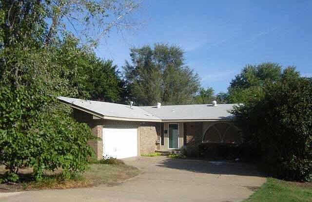 2nd image of 613 SE 29th St