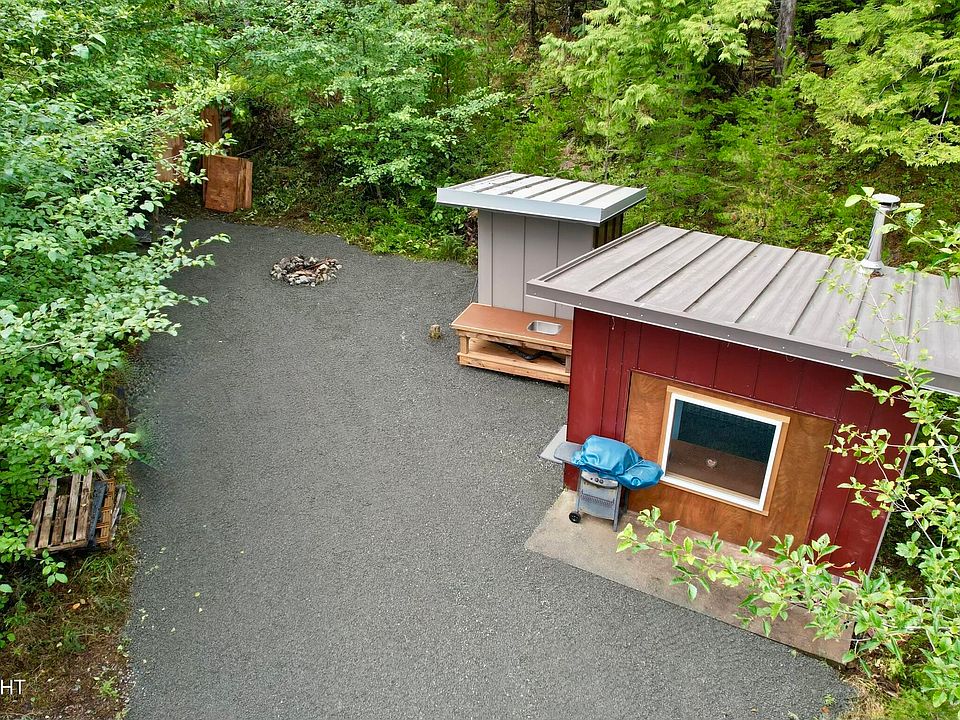1st image of 240 SE Loggers Ln