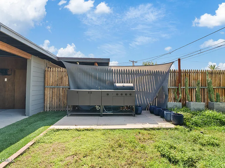 530 W 17th St — Photo 22