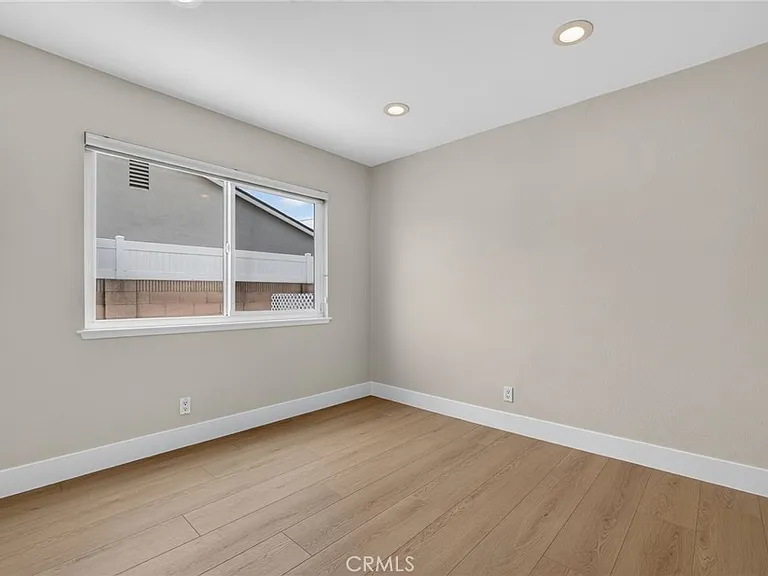559 Pierpont Dr — Photo 13