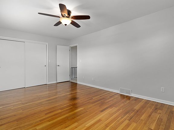 5th image of 969 W 2nd Ave