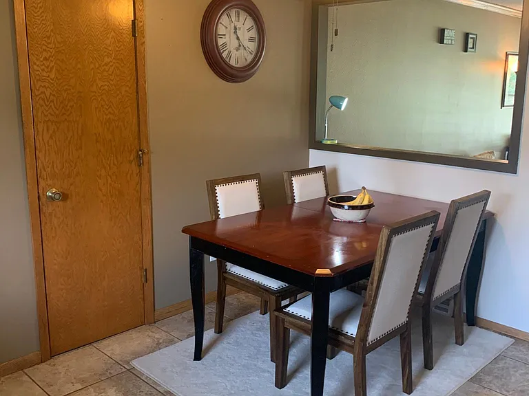 272 S Hackett Rd — Photo 4