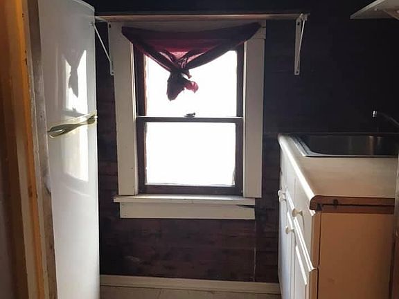 4th image of 49 N Chestnut St #E