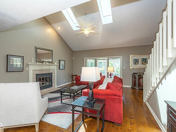 3rd image of 3015 River Bay Dr N