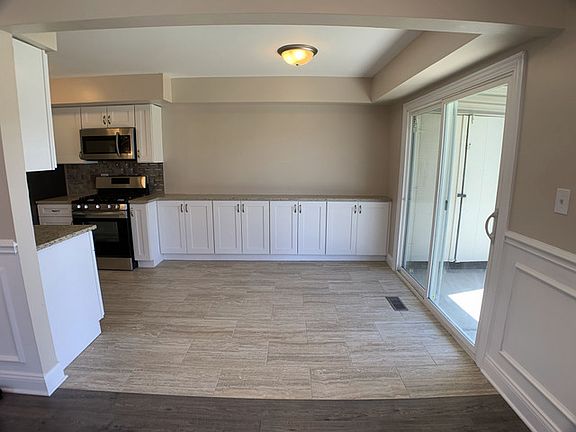 4th image of 1334 Kingsbury Dr Unit 3