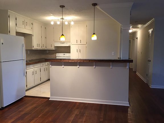 Kitchen featuring a breakfast bar