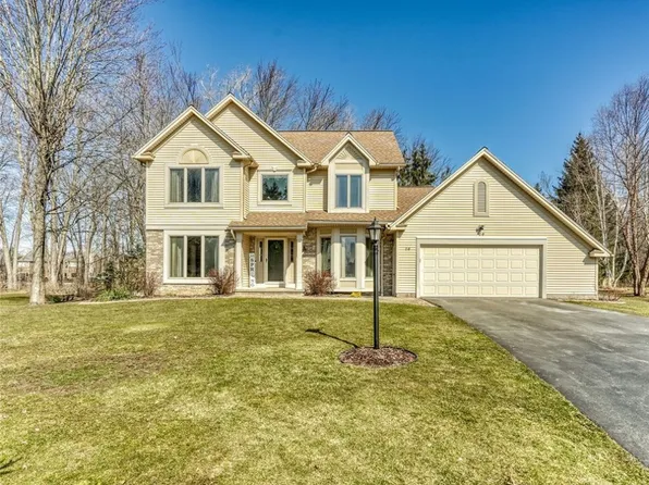 14 Peabody Cir, Penfield, NY 14526
