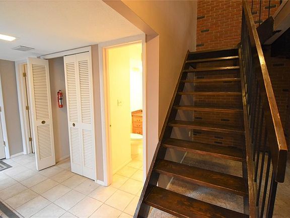 3rd image of 706 Tinkers Ln